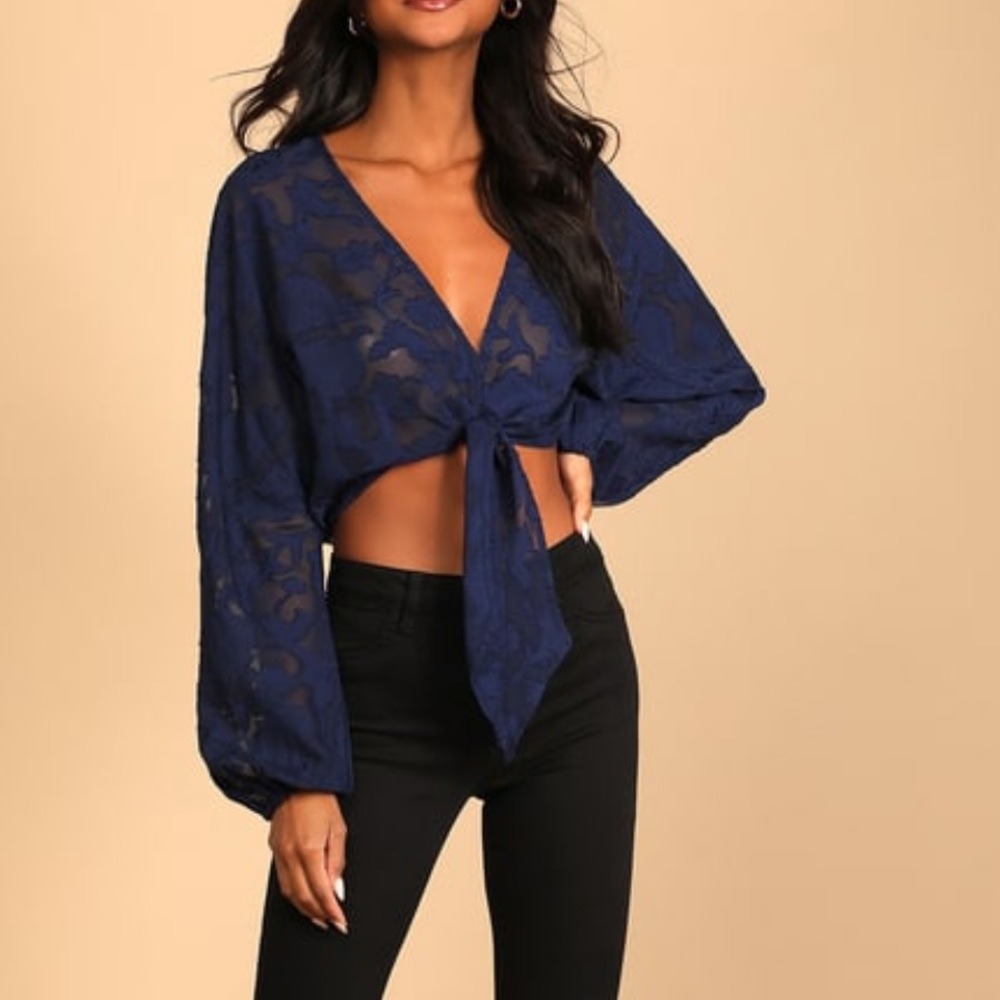 NWT Lulus tie front top